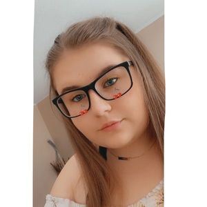 Meet your Posher, Courtney